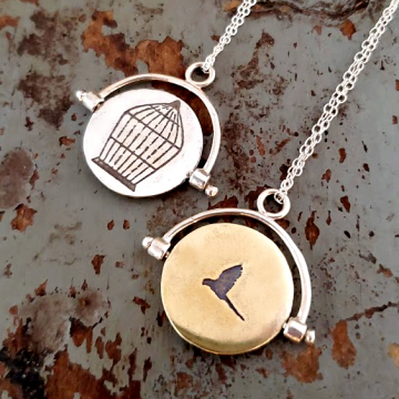 Bird spinner animation necklace